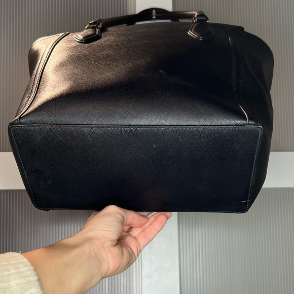 Micheal Kors Large tote purse with pockets - Picture 7 of 8